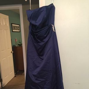 Formal dress, size 16. Strapless, floor length.